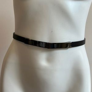 GAP THIN LEATHER BELT MEDIUM